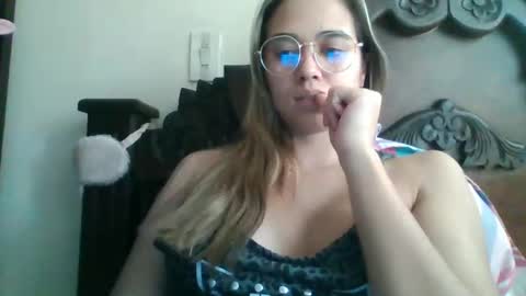 triana_bell online show from January 29, 6:50 pm