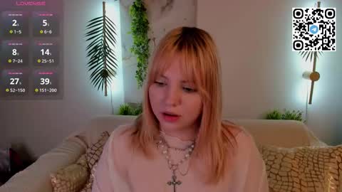 Snapshot of trina_kay_kiss chatting on September 17, 12:14 am Trina online show from September 17, 12:14 am