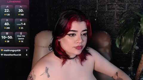 Snapshot of trixxiee_ chatting on December 4, 5:32 am trixxiee_ online show from December 4, 5:32 am