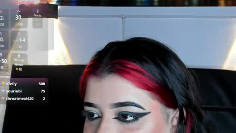 Snapshot of trixxiee_ chatting on December 8, 4:11 am trixxiee_ online show from December 8, 4:11 am