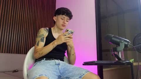 Snapshot of troy_rouge chatting on September 17, 8:01 pm Troy online show from September 17, 8:01 pm