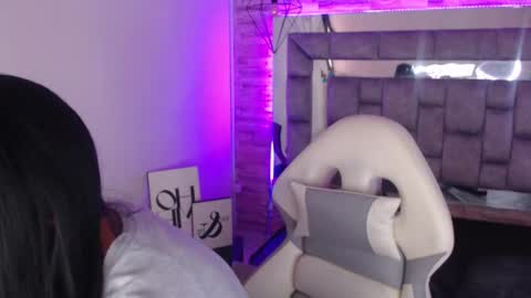   online show from February 11, 12:15 pm
