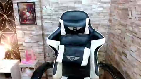 Tina online show from December 3, 3:17 pm