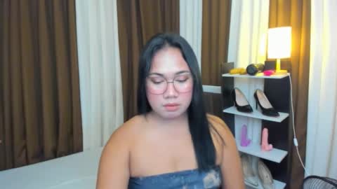 Snapshot of tsuncutkaren chatting on September 19, 6:22 pm Karen Oquio online show from September 19, 6:22 pm