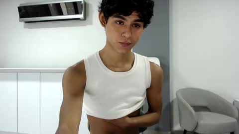 Snapshot of twink_waldorf chatting on January 13, 11:17 pm Twink Waldorf online show from January 13, 11:17 pm