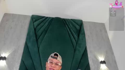 Snapshot of tyler_gus chatting on September 13, 11:56 am Tyler online show from September 13, 11:56 am