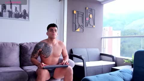 Snapshot of tyler_muscle chatting on February 23, 10:20 pm David online show from February 23, 10:20 pm