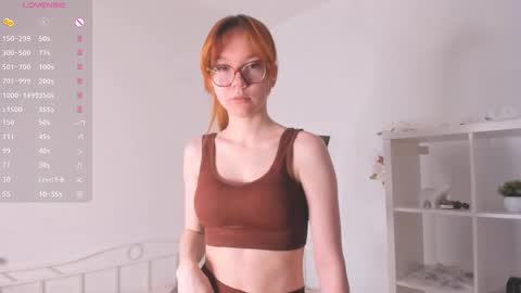 Snapshot of udelaborom chatting on March 2, 7:54 am Lili online show from March 2, 7:54 am