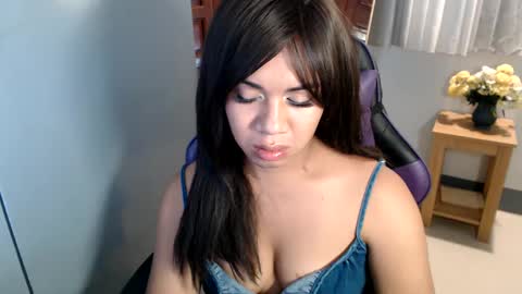 Vee online show from February 15, 1:49 pm