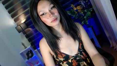 Snapshot of ur_hot_fantasyxxx chatting on September 15, 7:43 am Saina Gonzales online show from September 15, 7:43 am