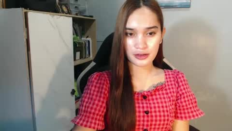 Snapshot of urasianfuckprincessxxx chatting on December 17, 9:49 pm urasianfuckprincessxxx online show from December 17, 9:49 pm