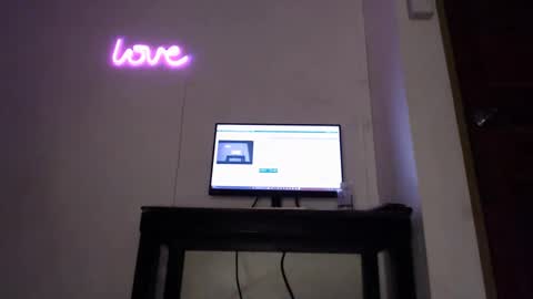 Snapshot of urlovely_hait chatting on December 6, 6:42 am Sham online show from December 6, 6:42 am