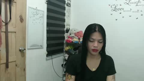hi im kim online show from February 6, 11:09 am