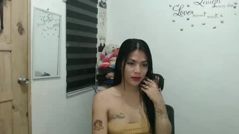 hi im kim online show from February 10, 12:08 pm