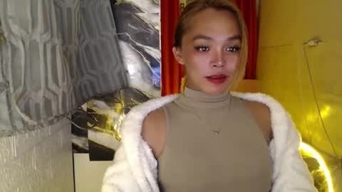 TYRA online show from February 21, 10:04 pm