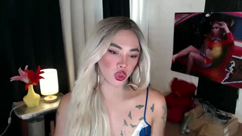Snapshot of valentina_goddess_tsxxx chatting on March 6, 1:48 am Amanda online show from March 6, 1:48 am