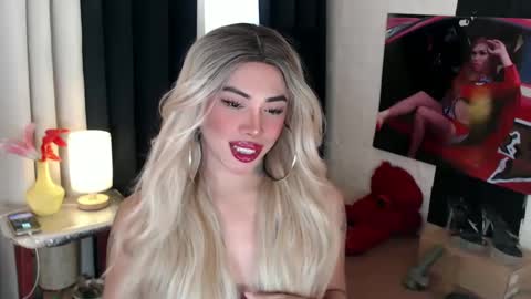 Snapshot of valentina_goddess_tsxxx chatting on February 17, 1:47 am Amanda online show from February 17, 1:47 am