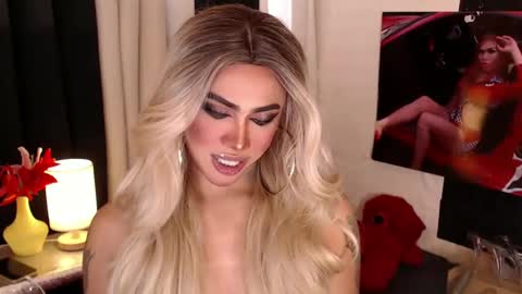 Snapshot of valentina_goddess_tsxxx chatting on February 6, 12:54 am Amanda online show from February 6, 12:54 am