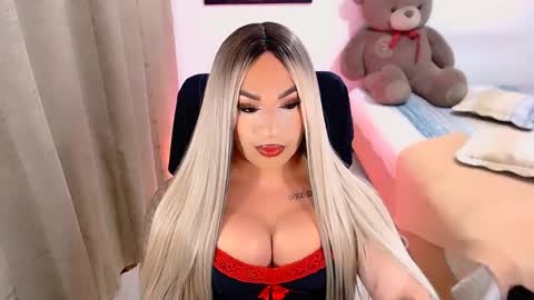 Snapshot of valentinaxqueen chatting on February 20, 10:26 pm online show from February 20, 10:26 pm