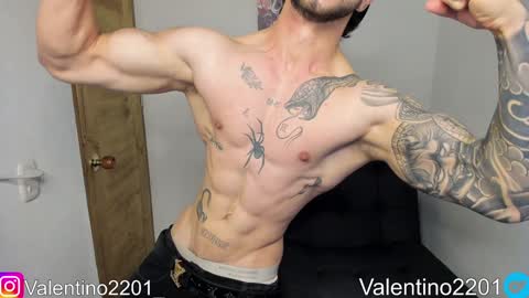 Snapshot of valentino2201 chatting on February 2, 12:51 am valentino online show from February 2, 12:51 am