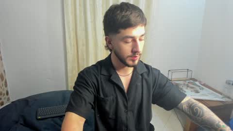 Snapshot of valentino2201 chatting on December 24, 11:33 pm valentino online show from December 24, 11:33 pm