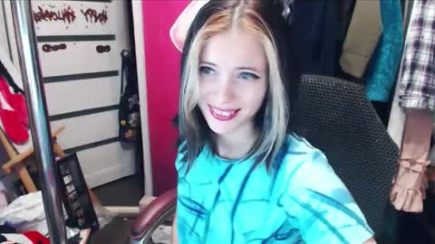 Snapshot of valeriaxkiss chatting on January 12, 12:23 pm ValeriaXKiss online show from January 12, 12:23 pm