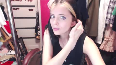 Snapshot of valeriaxkiss chatting on March 10, 6:23 pm ValeriaXKiss online show from March 10, 6:23 pm