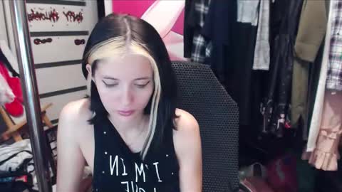 Snapshot of valeriaxkiss chatting on January 19, 12:59 am ValeriaXKiss online show from January 19, 12:59 am