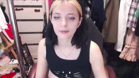 Snapshot of valeriaxkiss chatting on March 10, 9:29 pm ValeriaXKiss online show from March 10, 9:29 pm