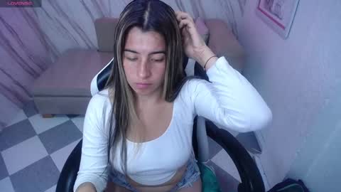 Snapshot of valerie_b chatting on February 13, 6:09 am valerie_b online show from February 13, 6:09 am