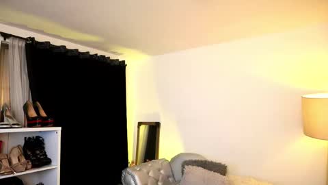 Snapshot of valeriebony chatting on September 22, 3:43 am Valerie Style3 online show from September 22, 3:43 am