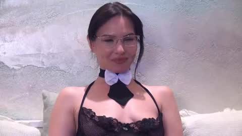 Snapshot of valeriecoy chatting on February 14, 1:02 am Valerie online show from February 14, 1:02 am