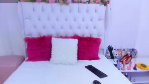 valeria111111 online show from February 4, 7:11 pm