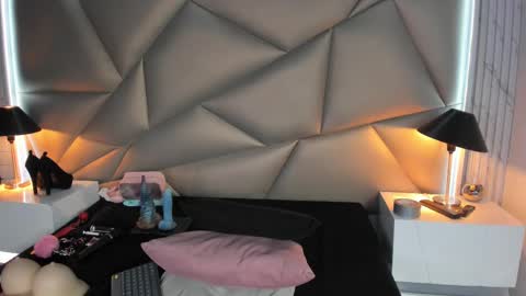 valery_smith15 online show from March 10, 3:12 am