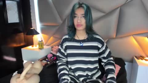 valery_smith15 online show from March 7, 3:19 am