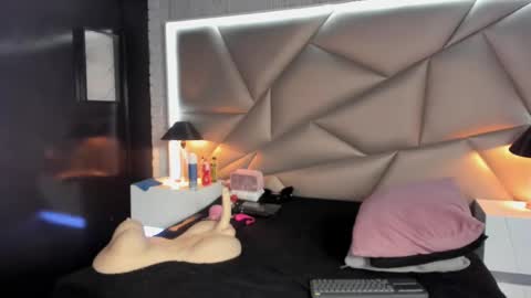 valery_smith15 online show from February 24, 6:16 am