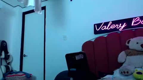 B V Naughty online show from December 18, 1:37 am