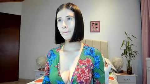 Snapshot of vallejo_macarena chatting on December 6, 1:35 am Macarena online show from December 6, 1:35 am