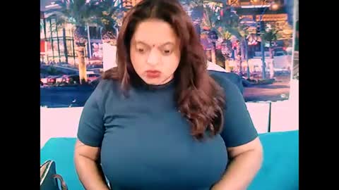 Snapshot of valleyval chatting on February 8, 6:01 am indianvalvet priya is back online show from February 8, 6:01 am