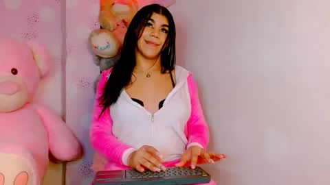 Snapshot of vanessa_brett_1 chatting on December 17, 5:40 am vanessa online show from December 17, 5:40 am