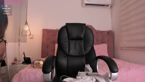 Snapshot of velveet_ chatting on September 13, 12:18 pm velveet_ online show from September 13, 12:18 pm