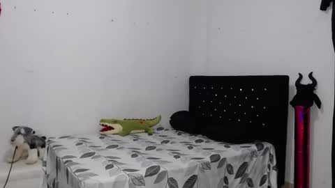 Snapshot of venus_menoza chatting on February 11, 12:58 pm venus_menoza online show from February 11, 12:58 pm