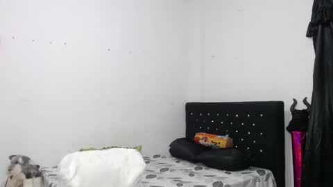 Snapshot of venus_menoza chatting on February 10, 11:57 am venus_menoza online show from February 10, 11:57 am