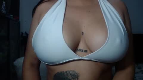 Snapshot of venus_menoza chatting on March 2, 11:50 am venus_menoza online show from March 2, 11:50 am