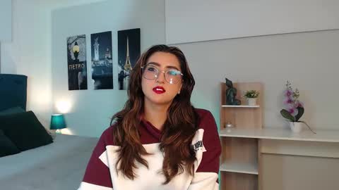 Mia online show from September 16, 12:29 pm