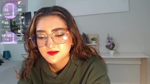 Mia online show from September 19, 12:53 pm