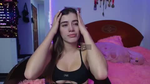 Snapshot of venus_wildeex chatting on February 6, 2:33 am Andrea online show from February 6, 2:33 am