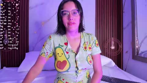 Snapshot of venusgreys1_ chatting on September 16, 11:56 am Venus online show from September 16, 11:56 am