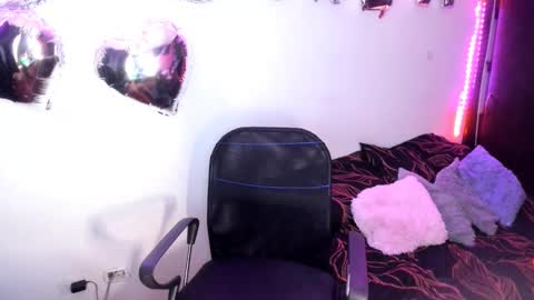 Snapshot of vero_jhonson chatting on February 23, 3:24 am karolina online show from February 23, 3:24 am