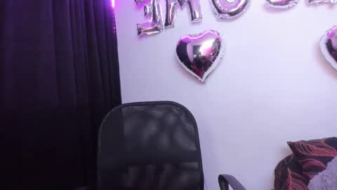 Snapshot of vero_jhonson chatting on February 9, 6:33 am karolina online show from February 9, 6:33 am
